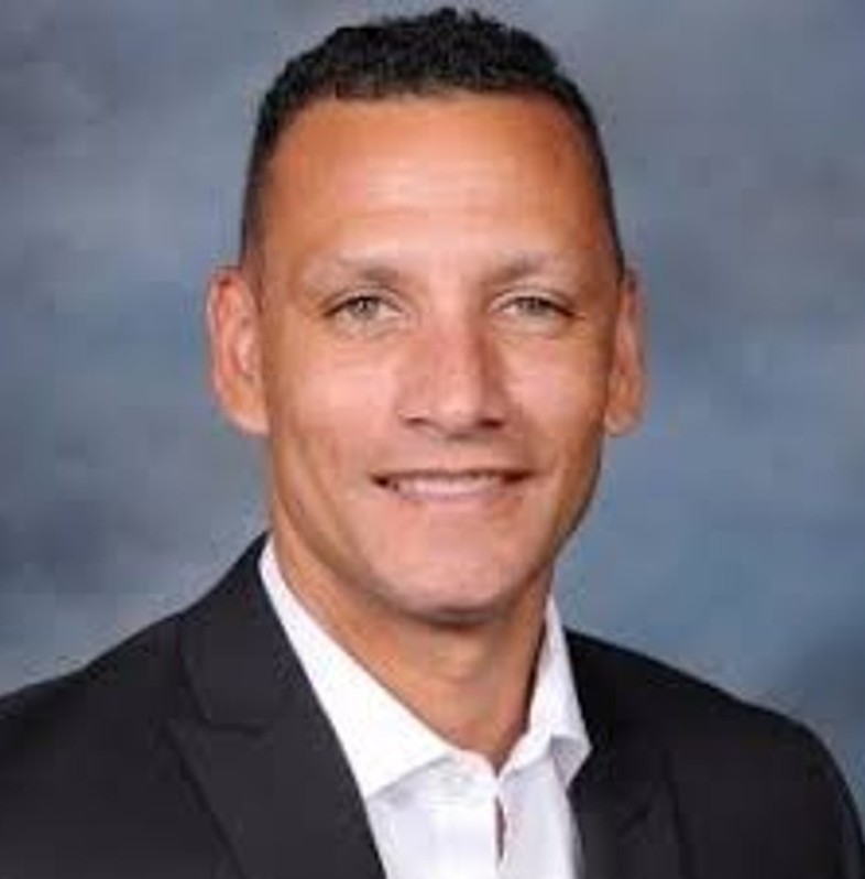 Derik Brownell Headshot Image